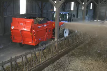 Thanks to its retracted positioning, the counter-blade on the PRIMOR 4260 M CUT CONTROL allows you to create quality litter in straw-strewn spaces.