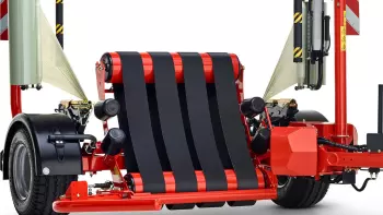 Wrapping table with 4 belts