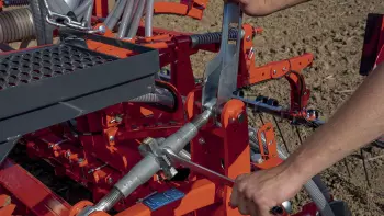 Easy-to-adjust seeding depth