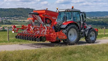 Seed drills of the VENTA 100 range have a centre of gravity close to the tractor for improved driving comfort